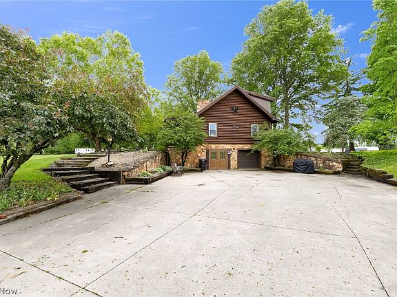3rd image of 1221 Bucyrus Rd