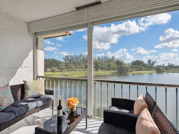 9400 N Hollybrook Lake Dr APT 306, Hollywood, FL 33025