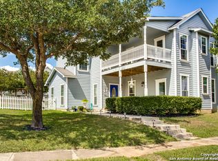 101 Lark Hill Rd, Floresville, TX 78114