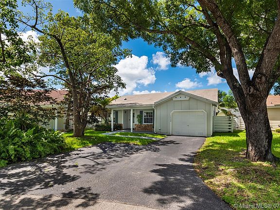 2nd image of 14568 SW 142nd Court Cir S