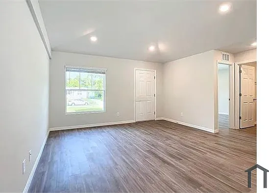 9233 Tacoma Ave — Photo 3