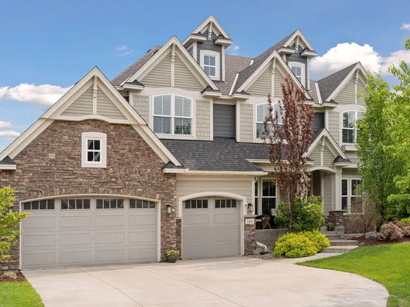 140 Wildwood Ct, Mahtomedi, MN 55115