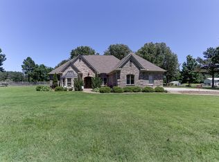 1360 Lakeview Dr, Collierville, TN 38017