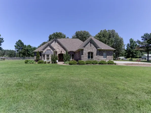 1360 Lakeview Dr, Collierville, TN 38017