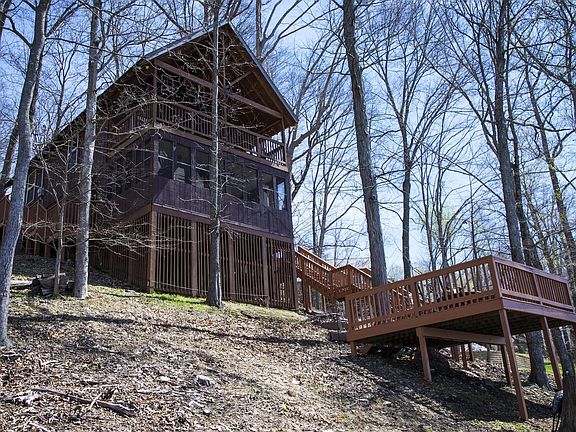 2nd image of 326 Harbor Dr