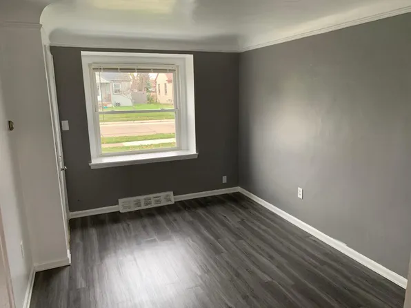 18565 Beechwood St APT 1, Roseville, MI 48066