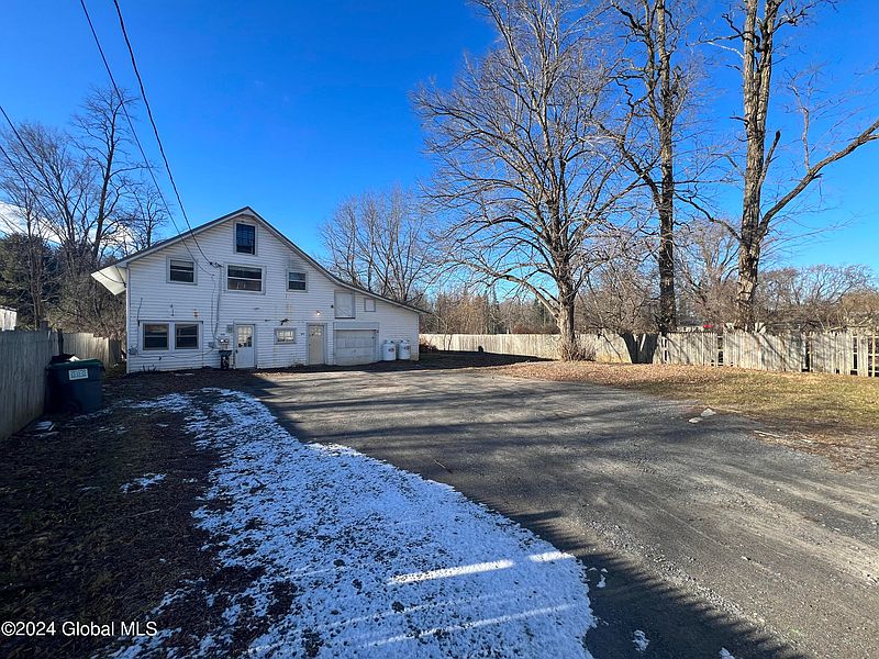 4th image of 5251 North Street