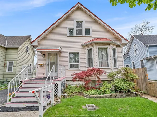 553 Oak St, Windsor, ON N9A 5E7