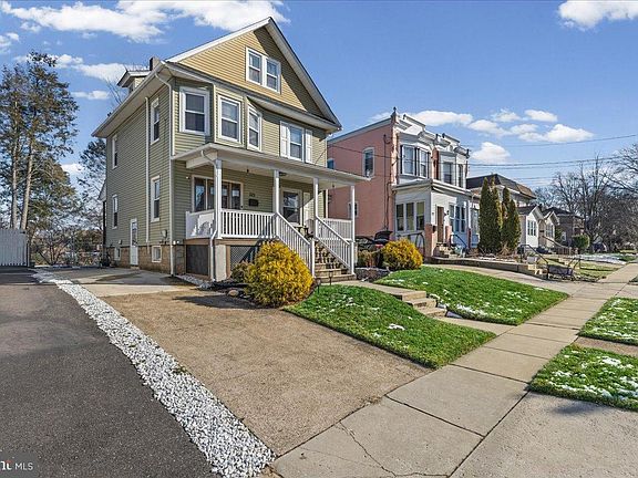 3rd image of 325 Sloan Ave