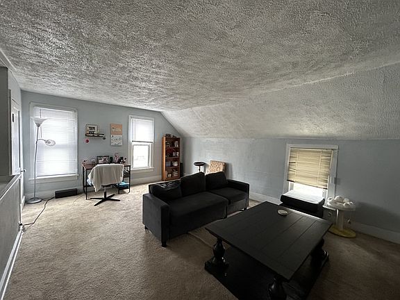 3rd image of 909 Clayton St Unit B2