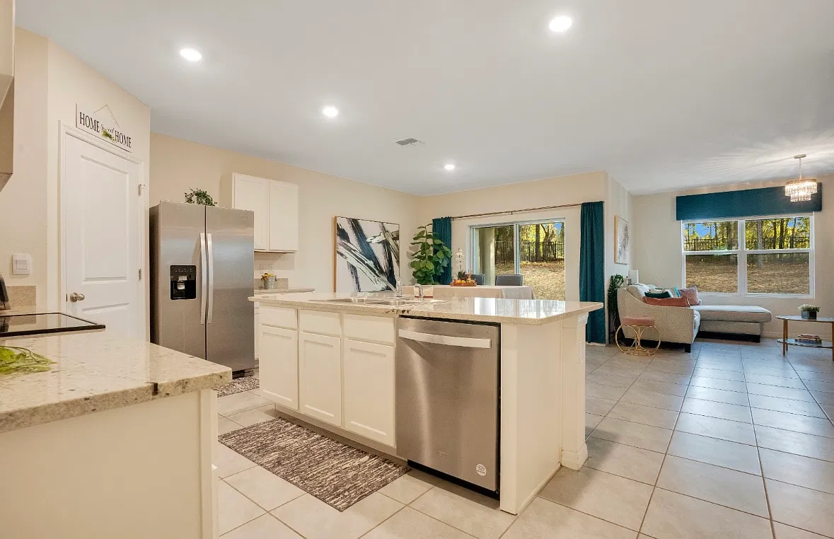 4 bed, 1827 sqft, $2,500 — Photo 4