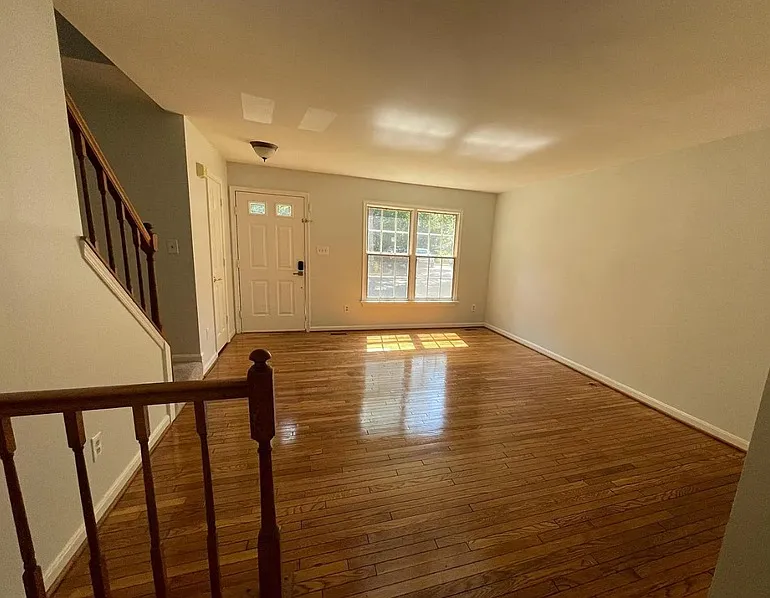 3 bed, 1602 sqft, $2,500 — Photo 3