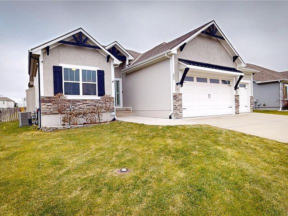 5th image of 309 SW Chelmsford Dr