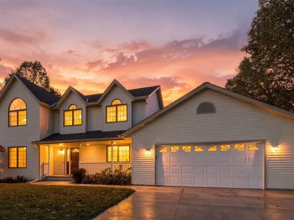201 Douglas Dr, Glencoe, MN 55336