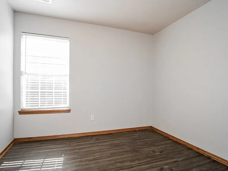 816 Eric Cir — Photo 14