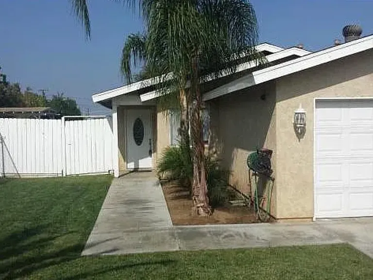 7643 Emerald St — Photo 1