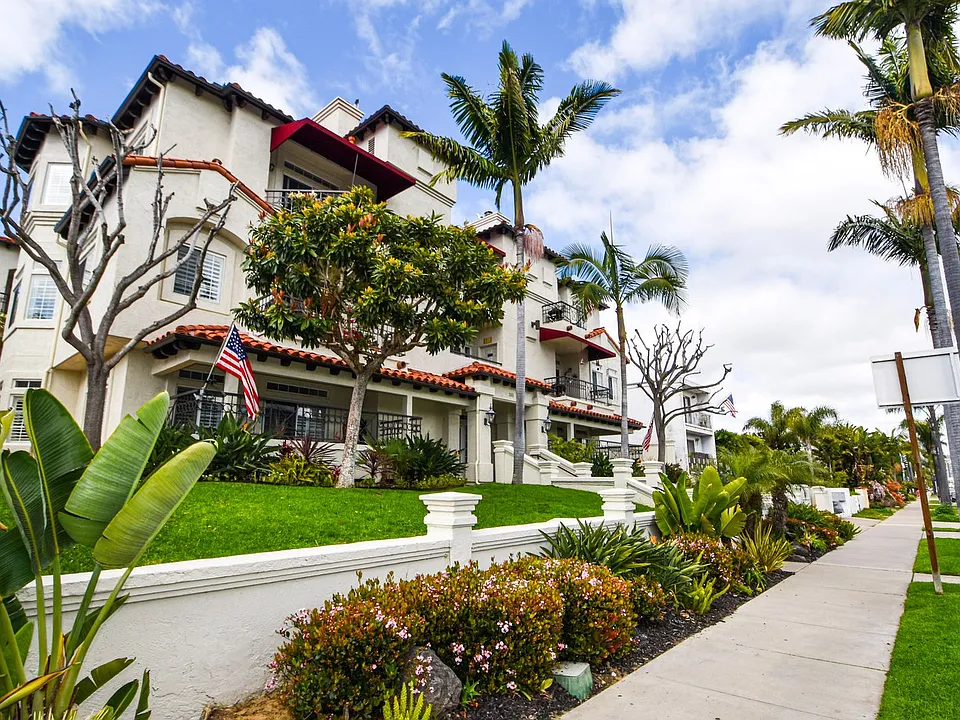 344 Orange Ave #302