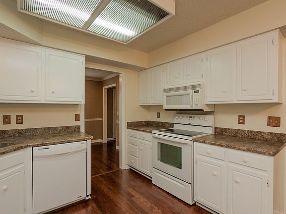 3rd image of 373 N Birchwood Dr