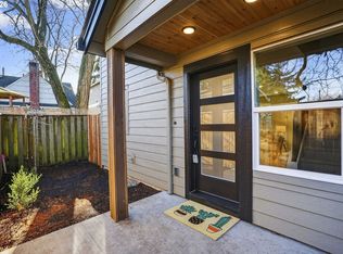 7602 SE Carlton St #B, Portland, OR