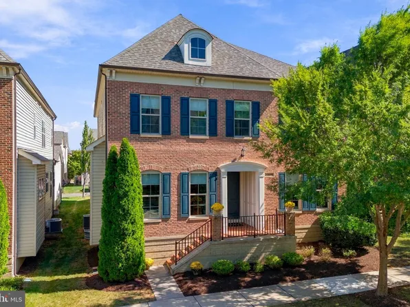 20646 Holyoke Dr, Ashburn, VA 20147