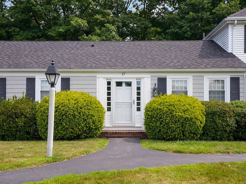 2nd image of 17 Colonial Village #17