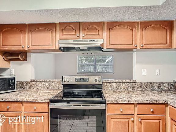 3rd image of 8305 N Orangeview Ave