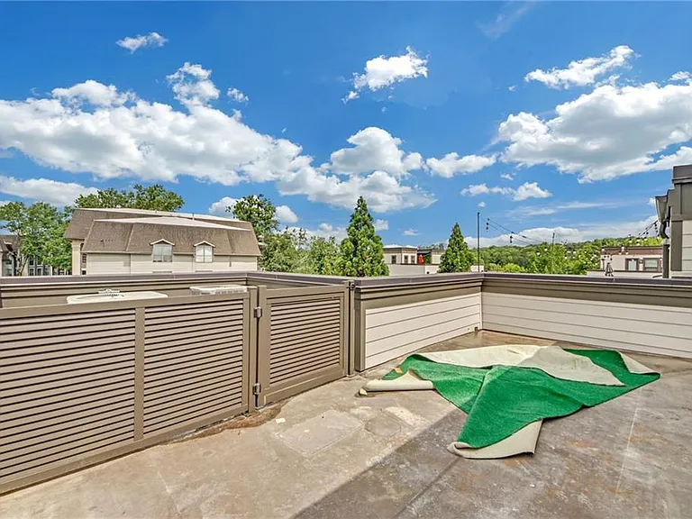 860 Stonehill Ln — Photo 29