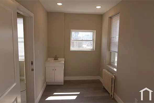 2 bed, $1,000 — Photo 3