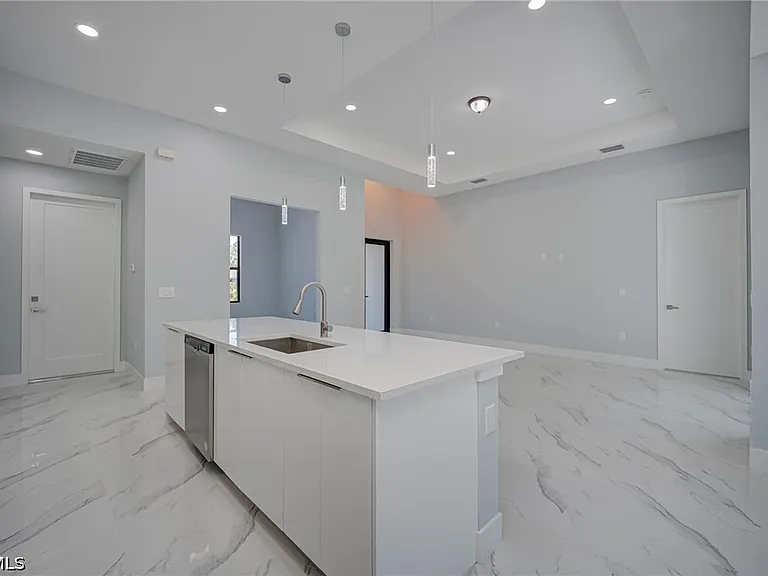 872 Spaulding St E — Photo 11
