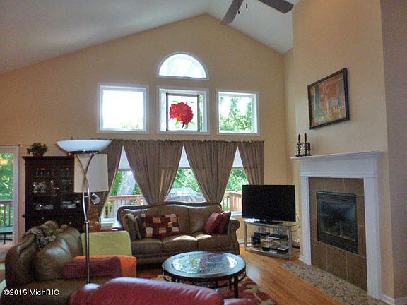 2nd image of 651 S Cygnet Lake Dr