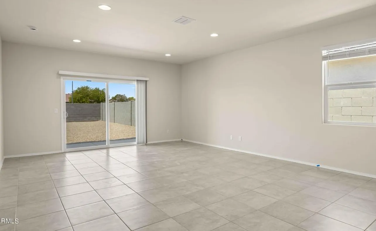 4 bed, 1639 sqft, $1,900 — Photo 4