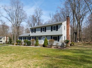 120 Surrey Ln, Fairfield, CT 06824