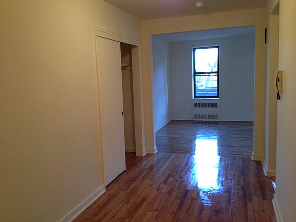 5th image of 3515 Leverich St APT 403