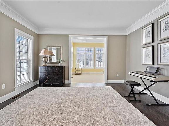 4th image of 308 Sapling Ct