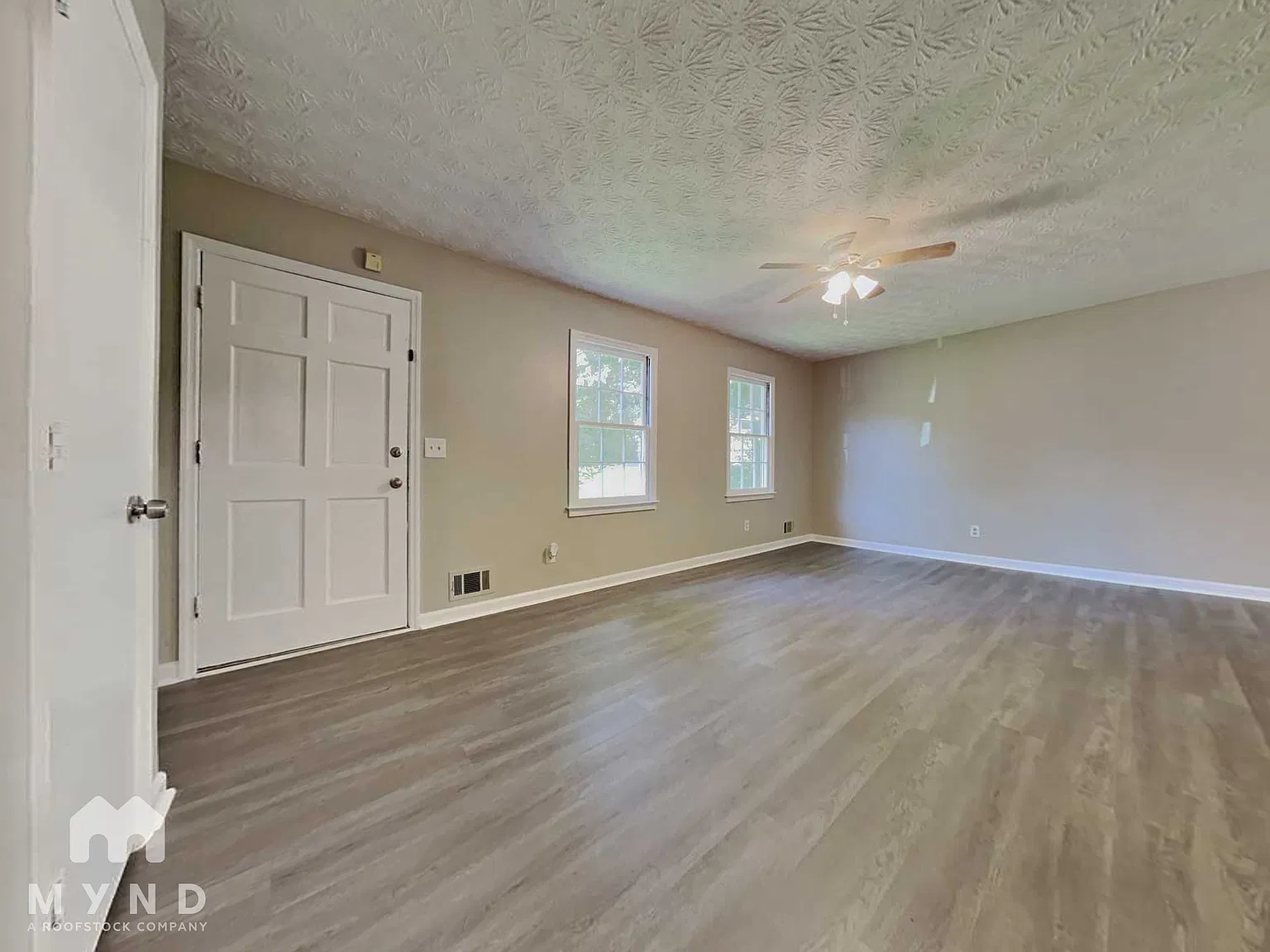 3 bed, 3.0 bath, 1248 sqft, $2,195 — Photo 3