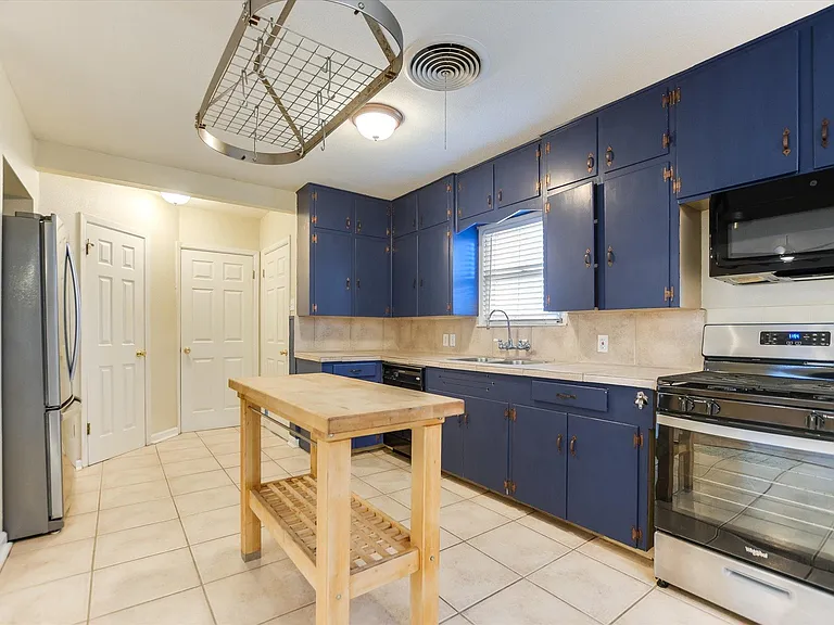208 Braeswood Rd — Photo 8