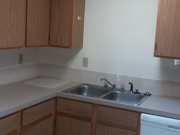 5th image of 526 W 39th St
