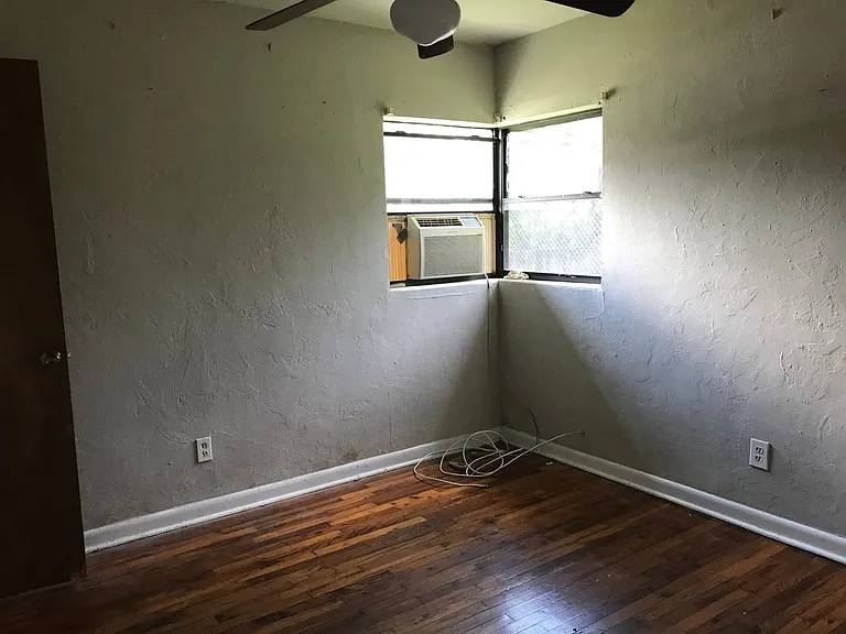 1322 Hancock St — Photo 4