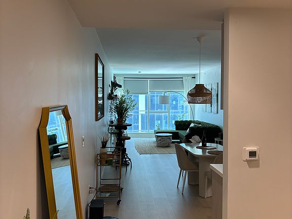 4th image of 188 W Saint James St #1081