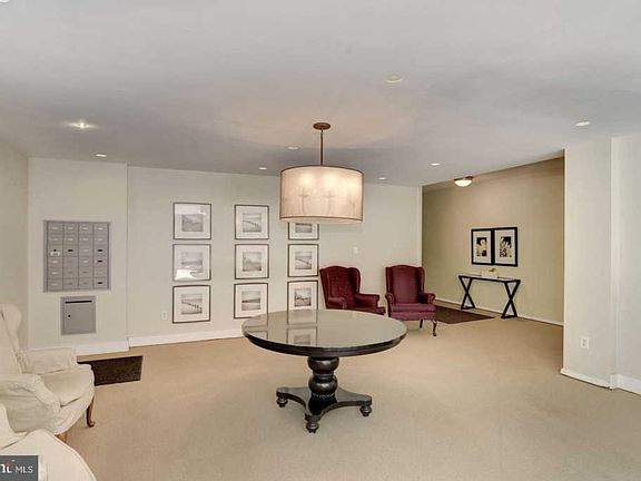 3rd image of 3033 New Mexico Ave NW APT 203