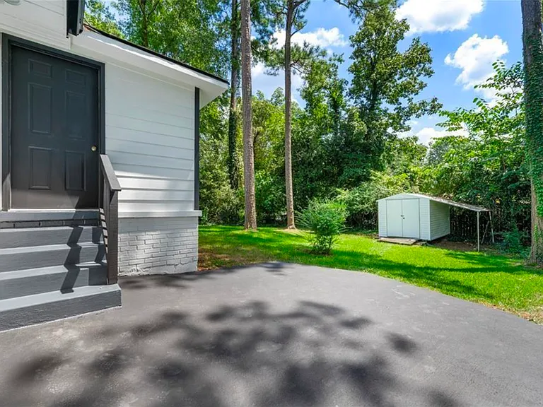 2318 Green Forrest Dr — Photo 24