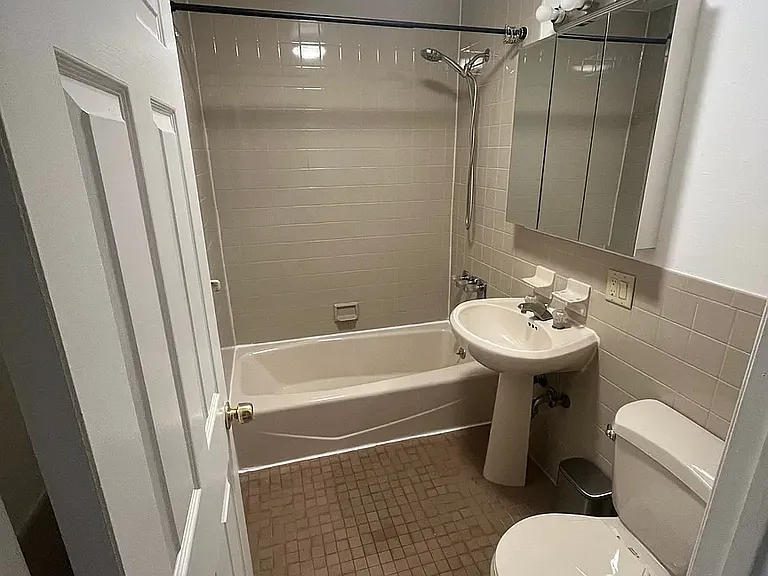 42 Henry St #3 — Photo 12