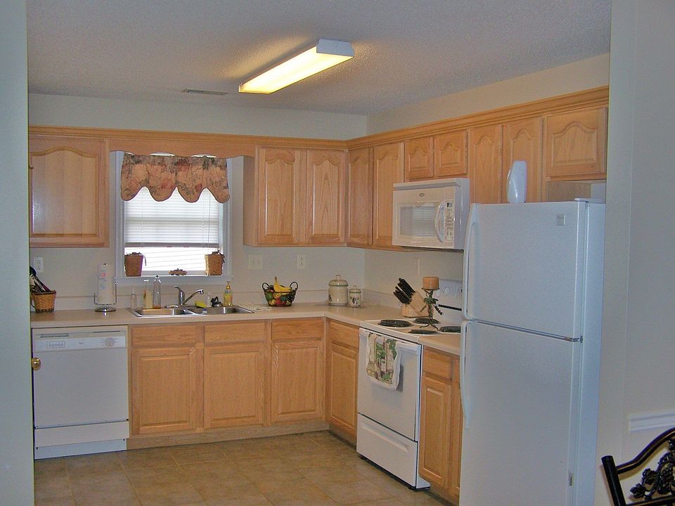 2nd image of 310 Carlisle Ct