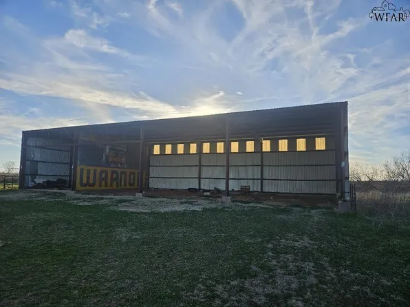 2768 Peterson Rd S, Iowa Park, TX 76367