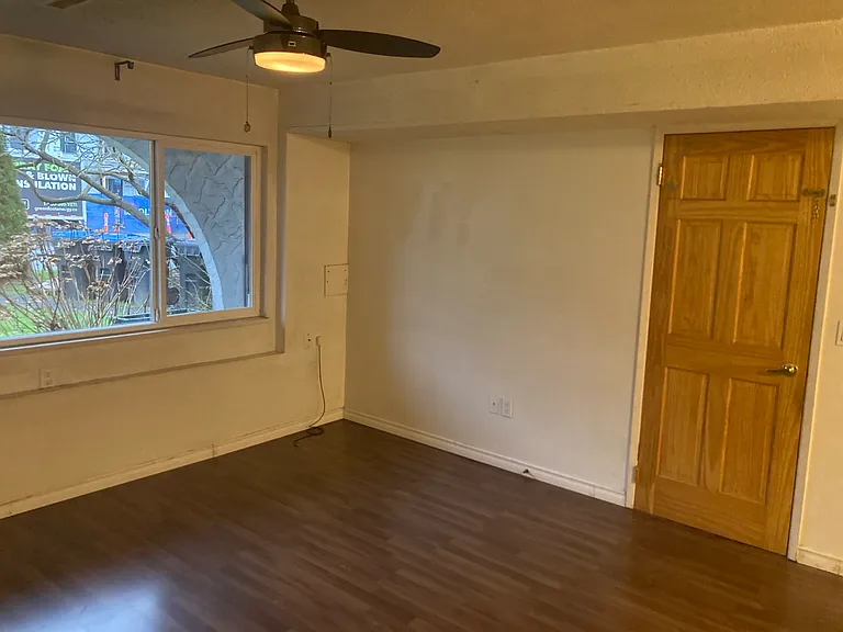 2165 Prairie Ave #LOWER — Photo 3