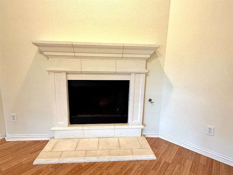 9404 Caliente Dr — Photo 8