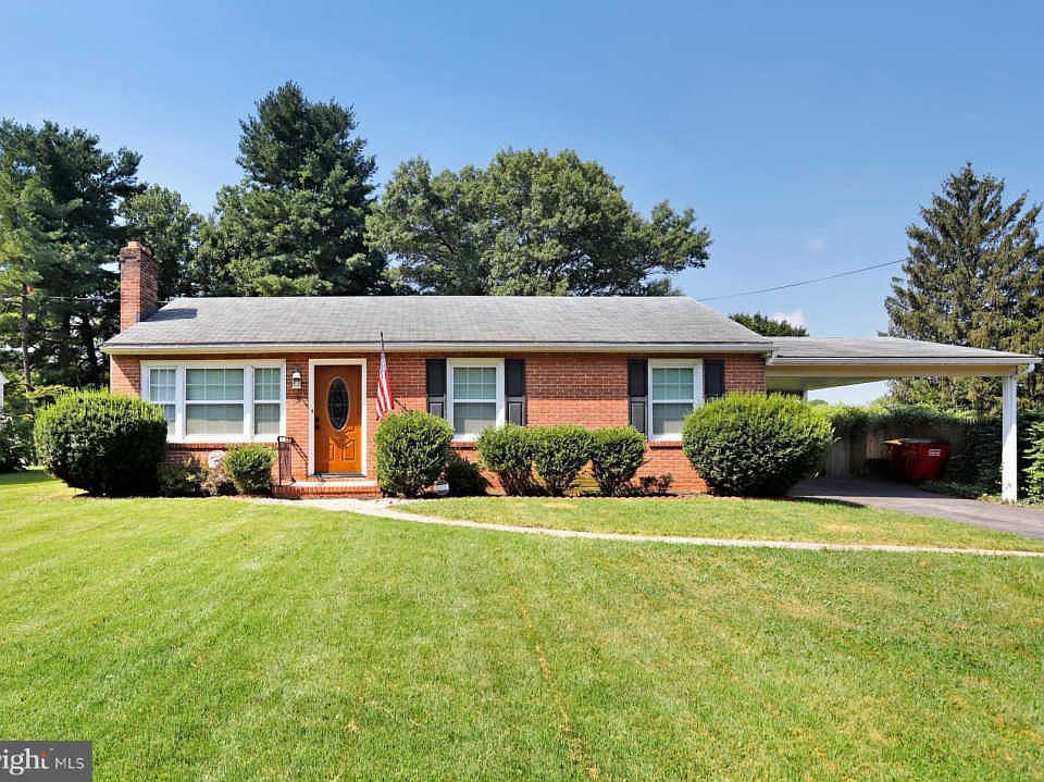 1st image of 9 Haywood Cir