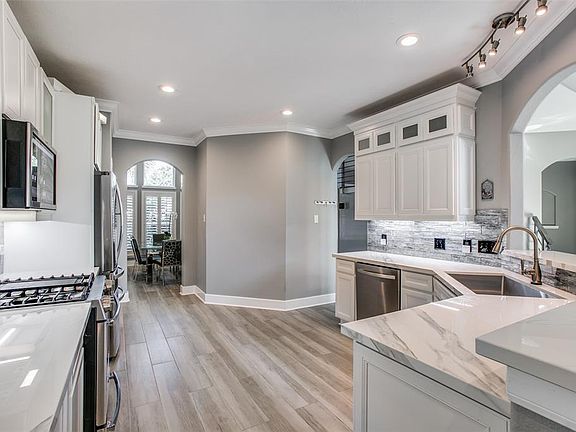 5th image of 16327 Redwicke Ln