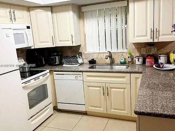 4th image of 7912 Kimberly Blvd #301