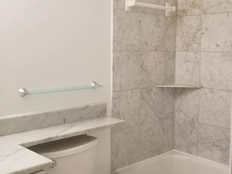 1807 California St NW #106 — Photo 6
